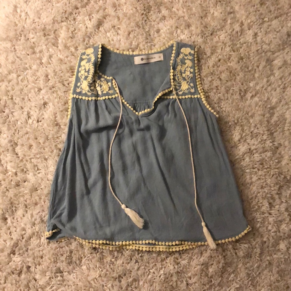 sleeveless top